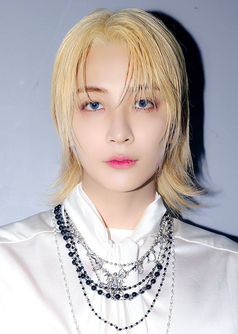 Recent activity shot of Jeonghan (SEVENTEEN)