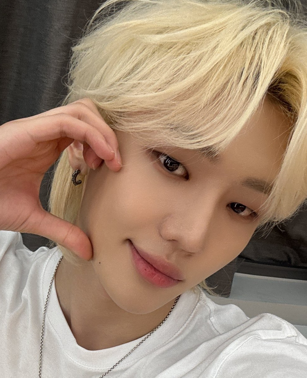 Behind-the-scenes cut of Junhyeok (TNX)