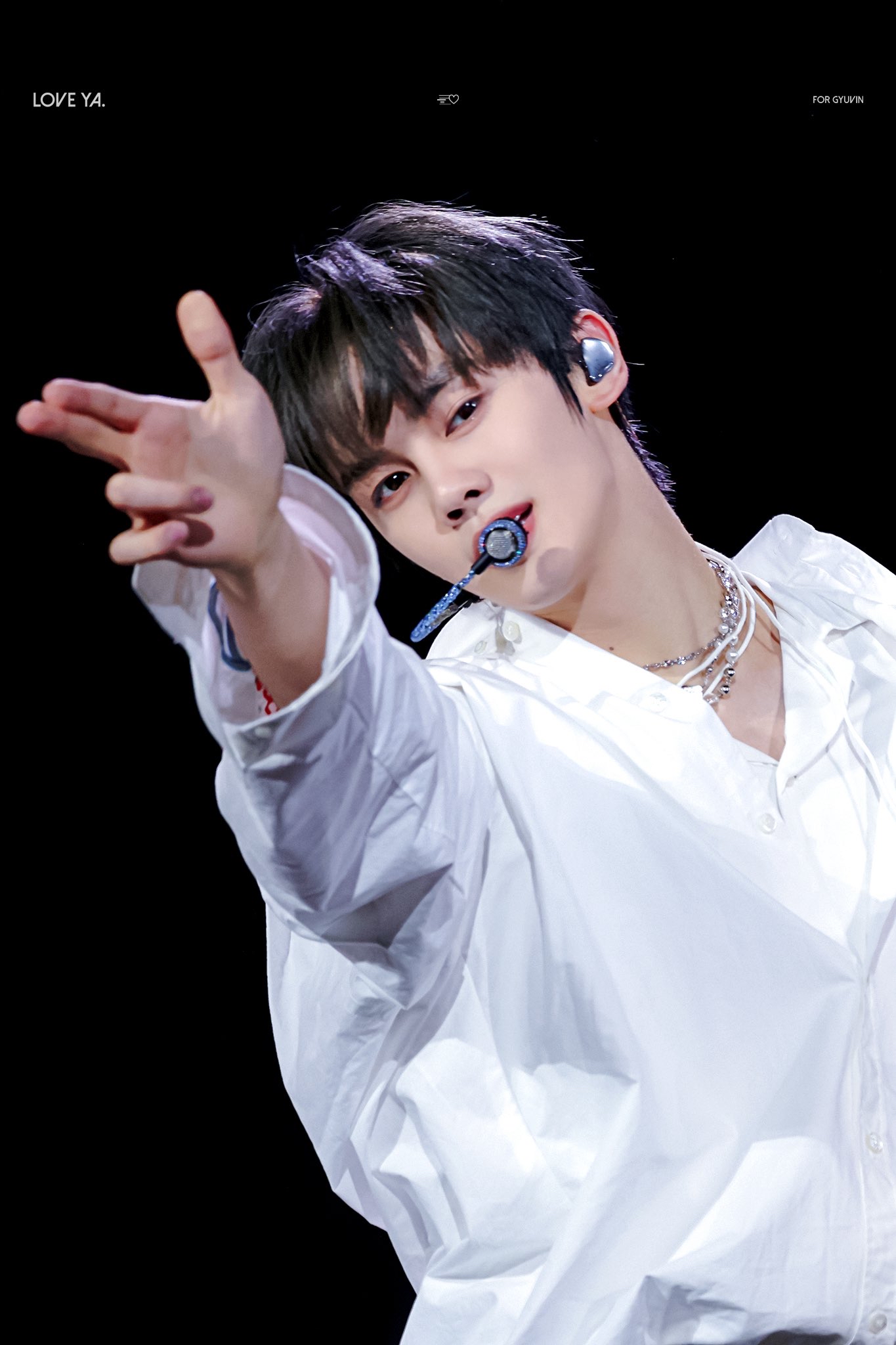 A moment captured by Kim Gyuvin (ZEROBASEONE)'s fan