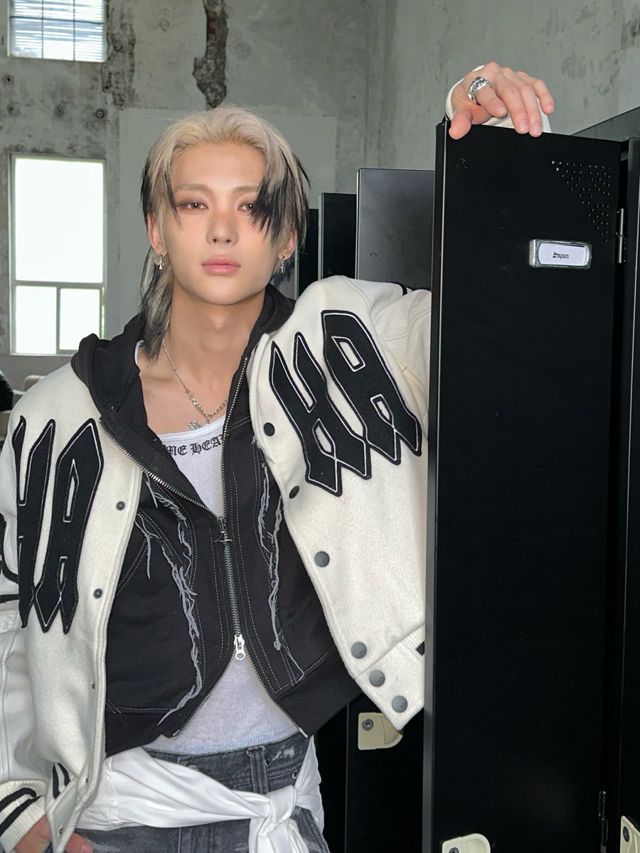 A moment captured by Siyun (NOWZ)'s fan