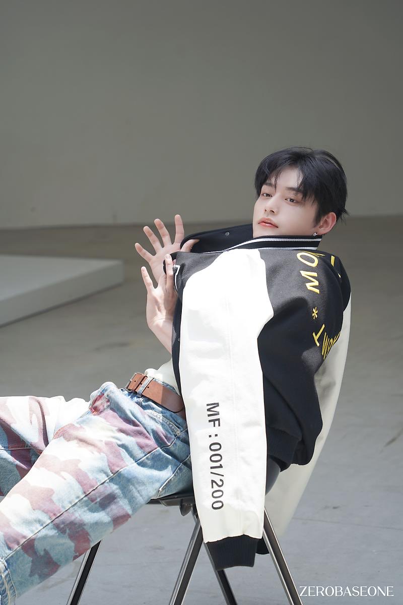 Latest photo of Kim Jiwoong (ZEROBASEONE)