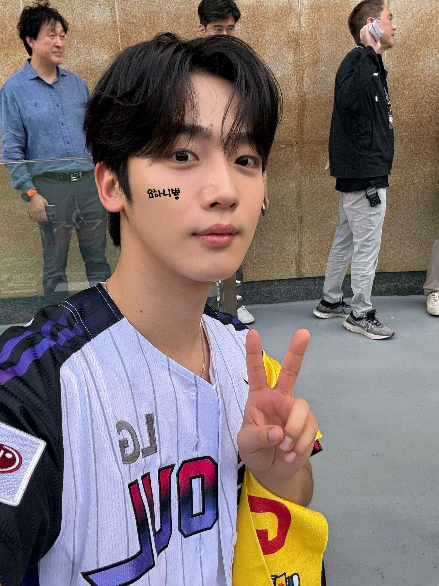 A moment captured by Kim Yohan (WEi)'s fan