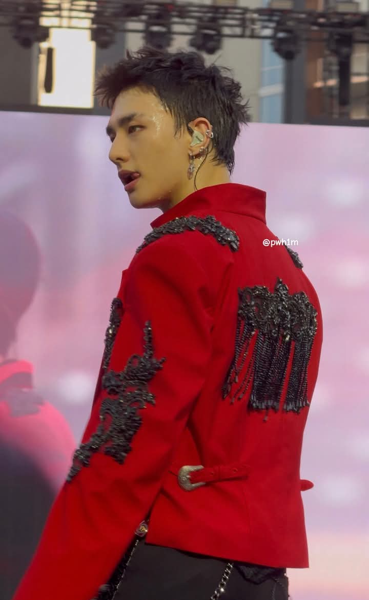 A moment captured by Hyunjin (Stray Kids)'s fan