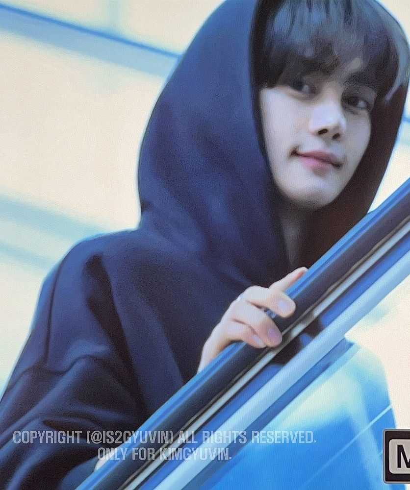 Latest photo of Kim Gyuvin (ZEROBASEONE)