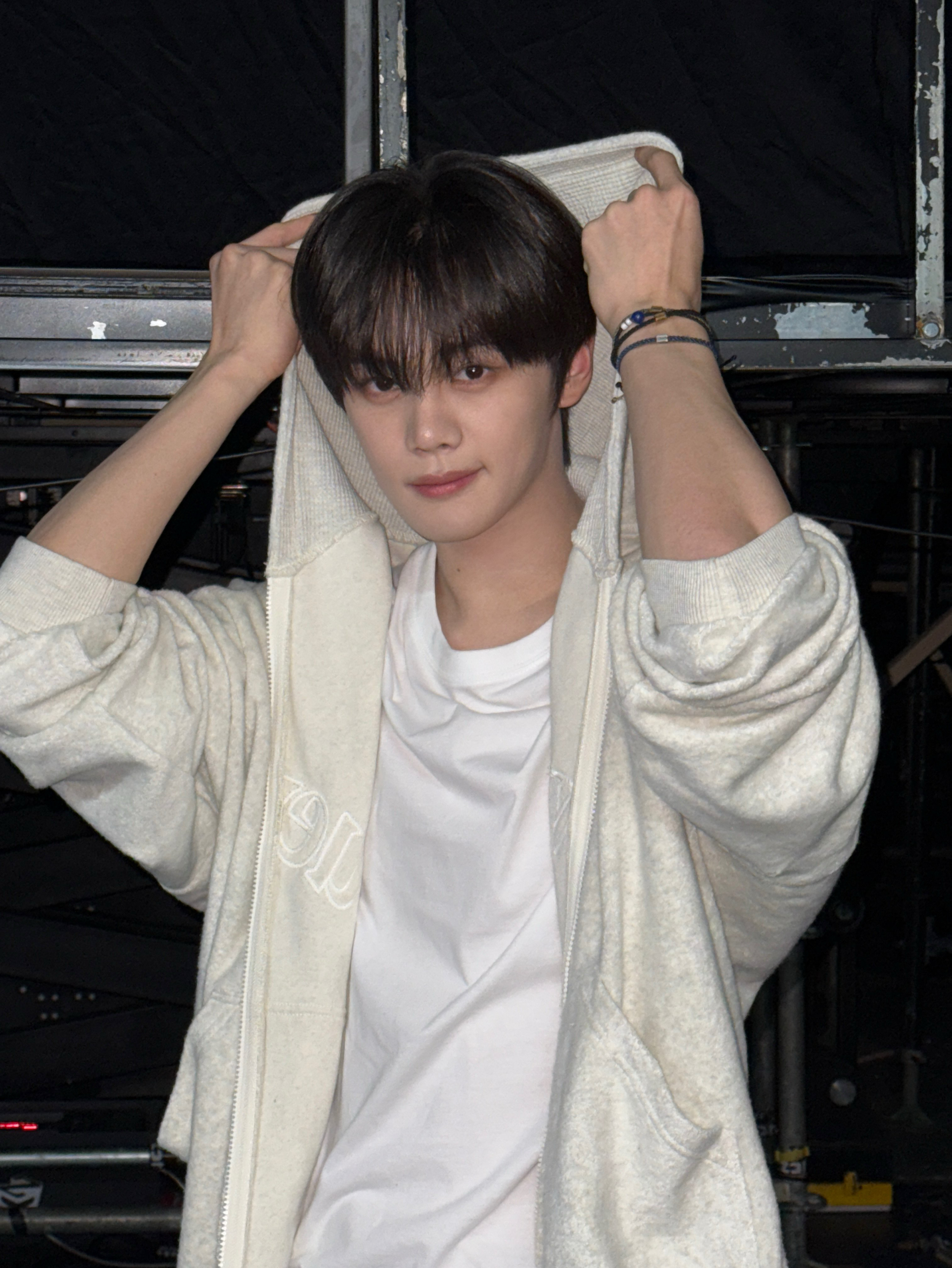 A moment captured by Kim Gyuvin (ZEROBASEONE)'s fan