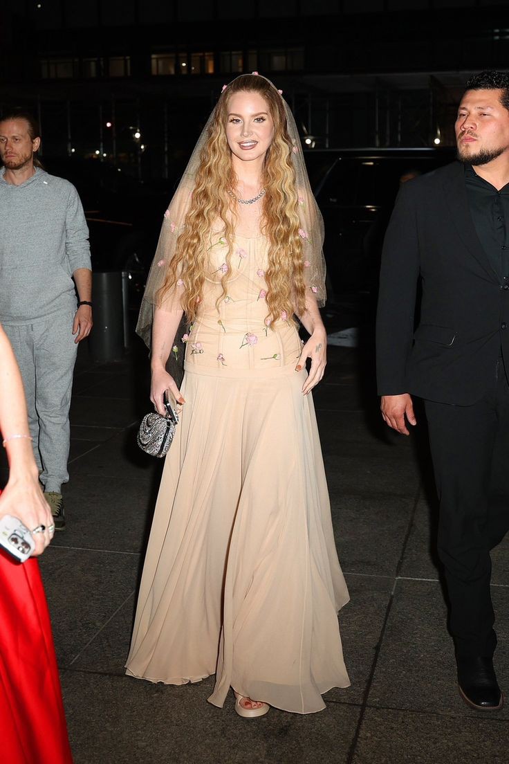 Recent activity shot of Lana del Rey