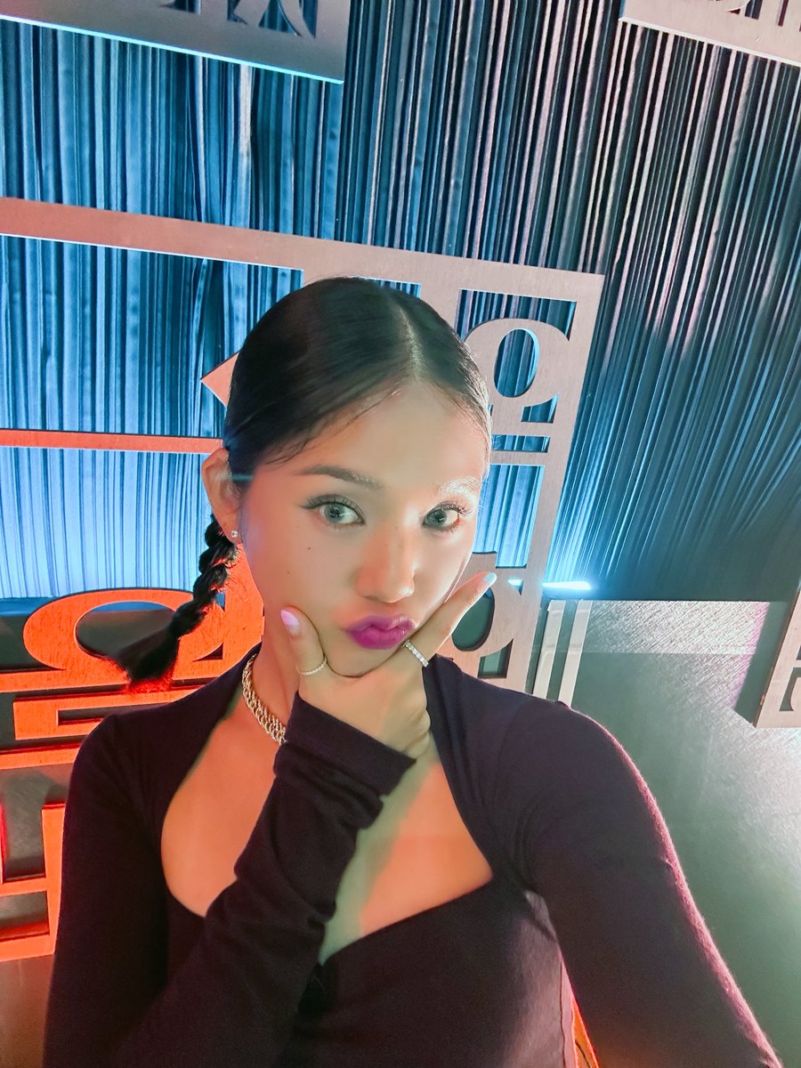 Latest photo of OH MY GIRL