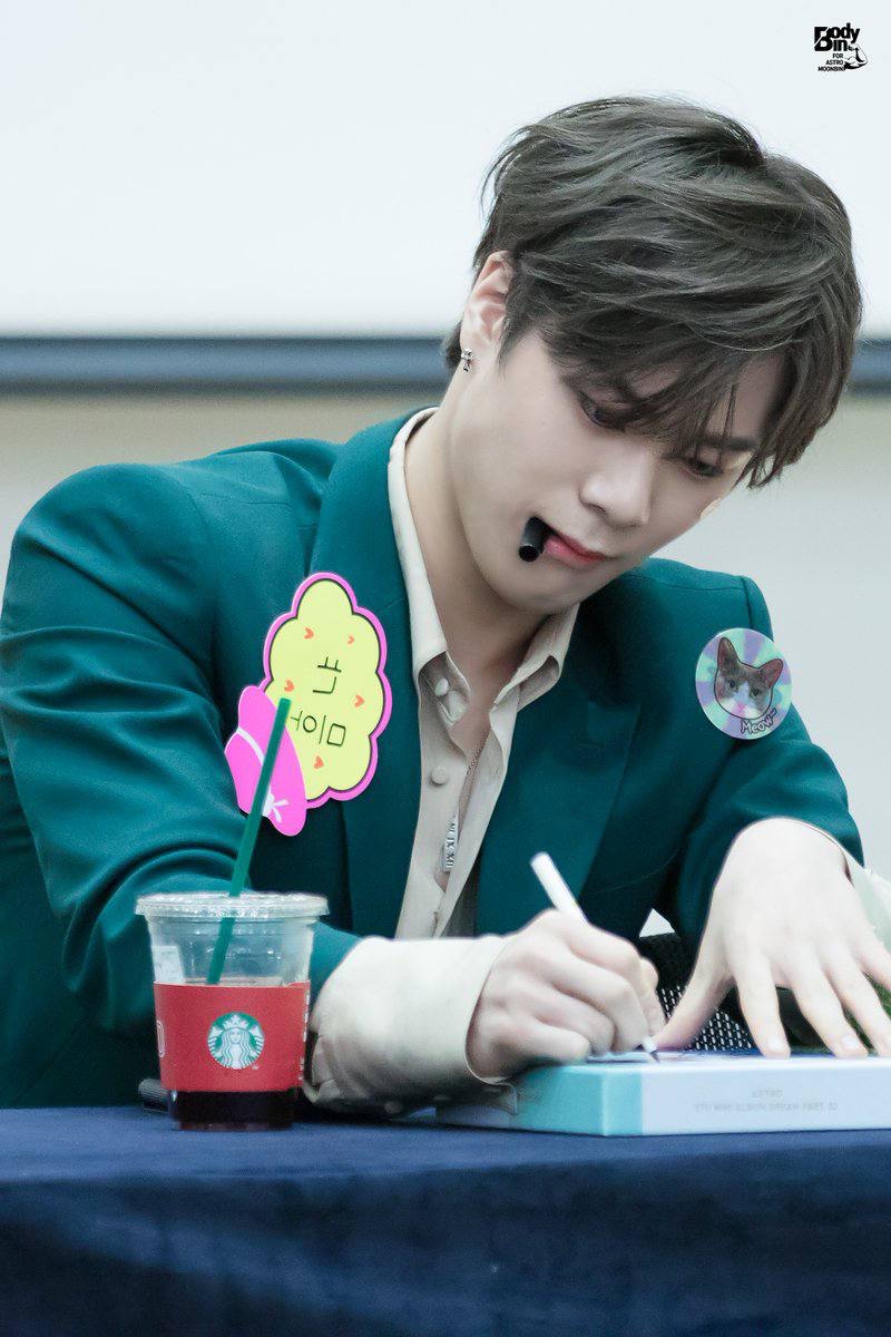 A moment captured by Moonbin (ASTRO)'s fan