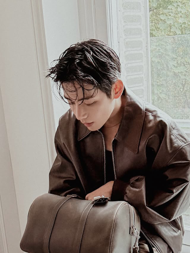Behind-the-scenes cut of V (BTS)