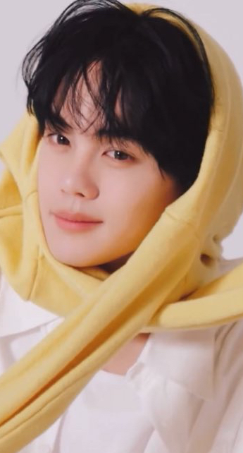 Fandom-recommended wallpaper image of Kim Gyuvin (ZEROBASEONE)