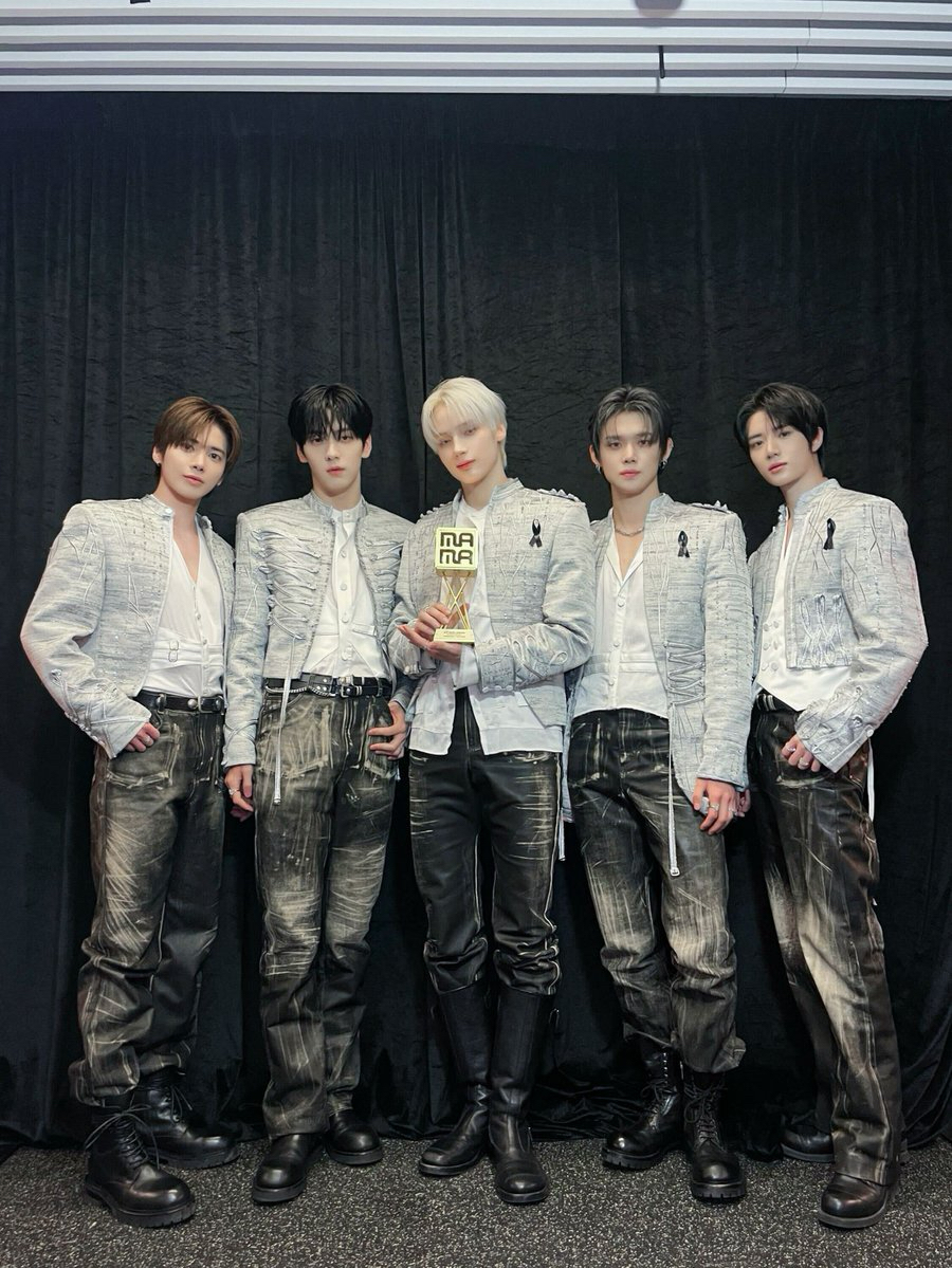 투모로우바이투게더의 비하인드 컷