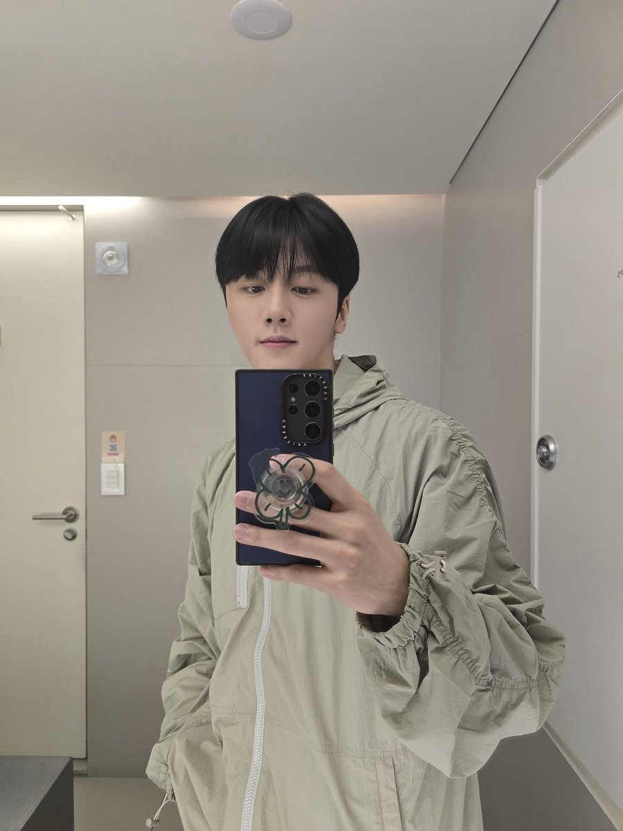 Latest photo of SF9