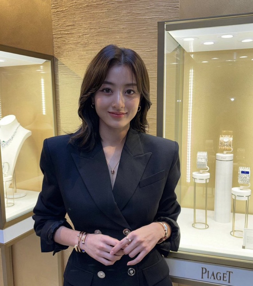 Recent activity shot of Jihyo (TWICE)