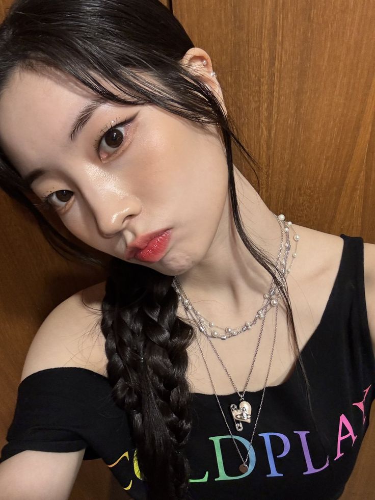 Behind-the-scenes cut of Dahyun (TWICE)