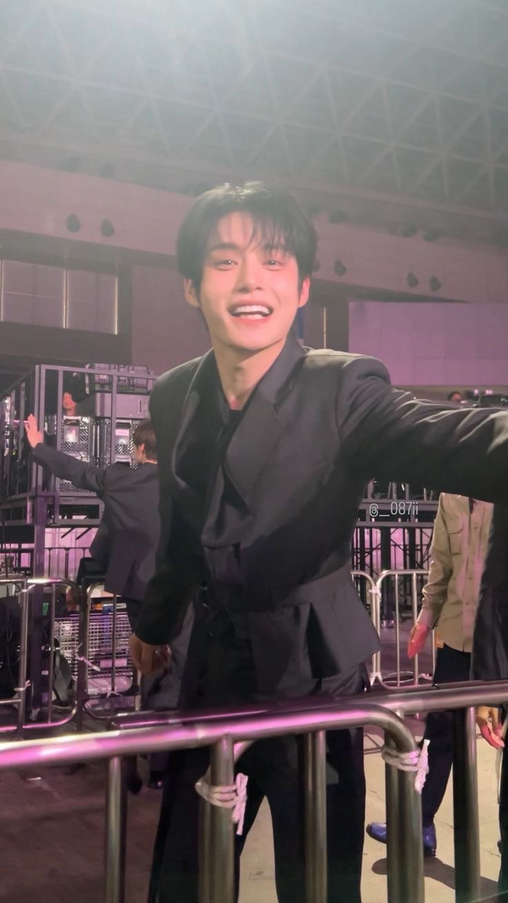 Recent activity shot of Kim Jiwoong (ZEROBASEONE)