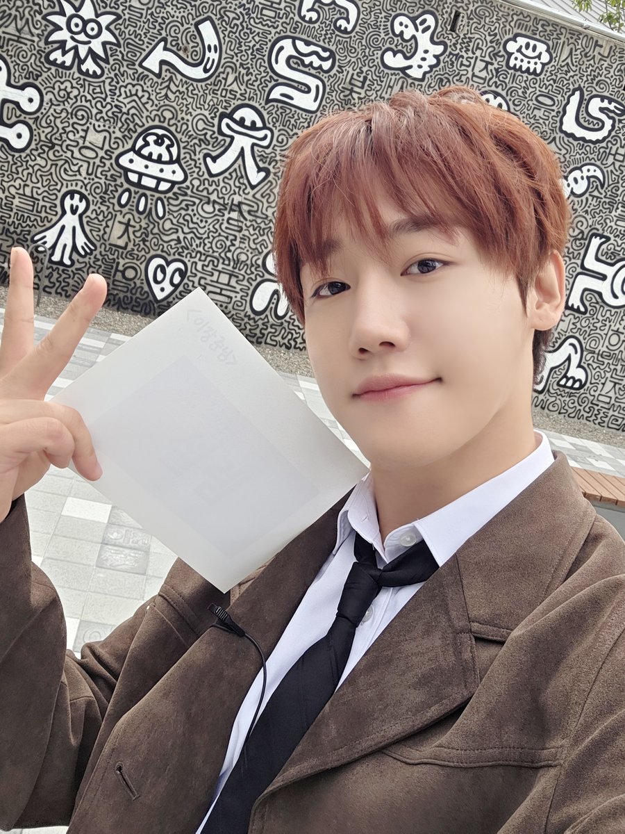 Behind-the-scenes cut of GoldenChild