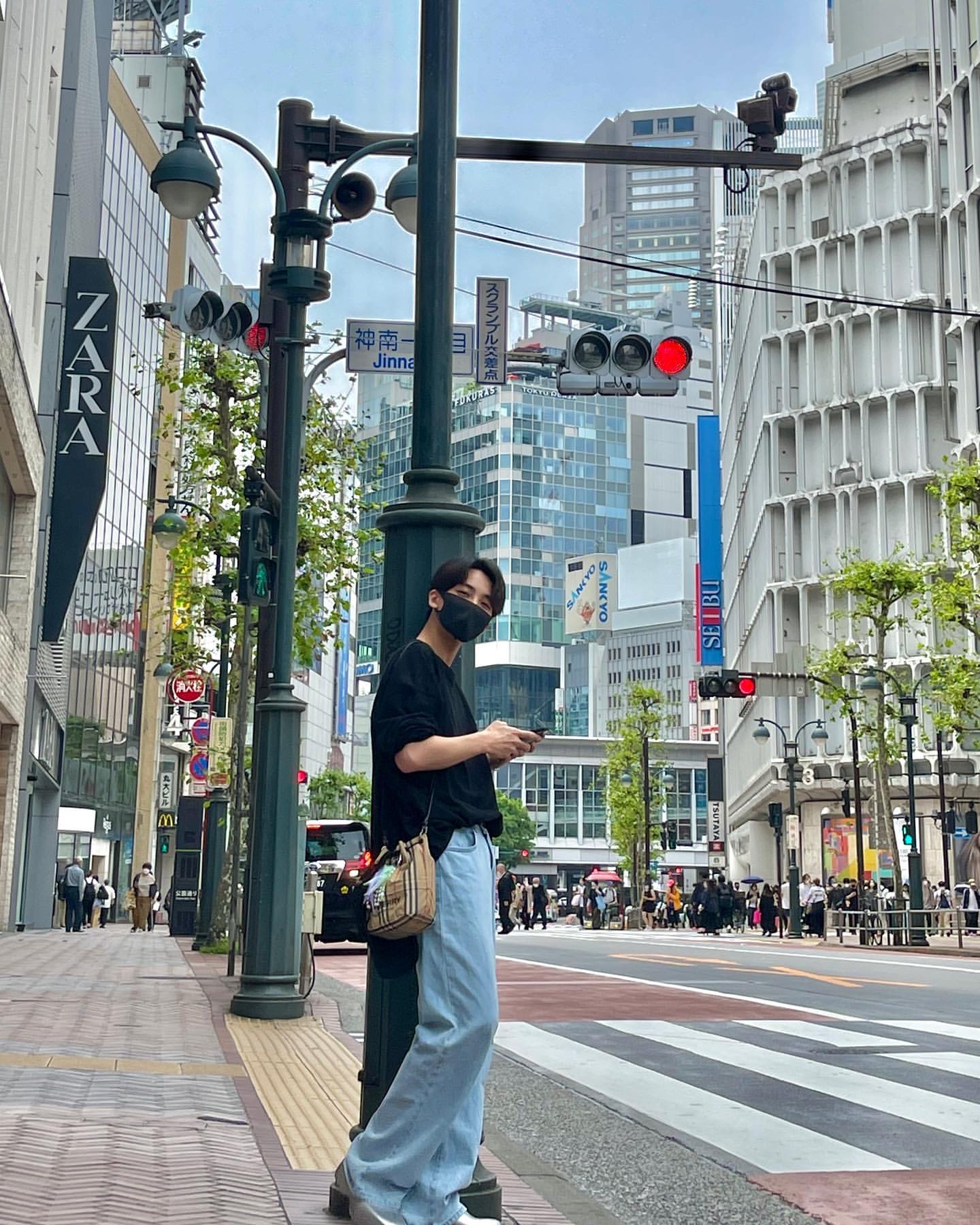 Recent activity shot of Jeonghan (SEVENTEEN)