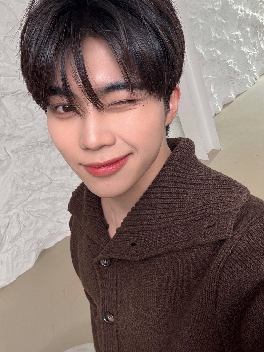 Behind-the-scenes cut of Park Gunwook (ZEROBASEONE)