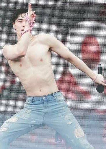 Latest photo of Moonbin (ASTRO)