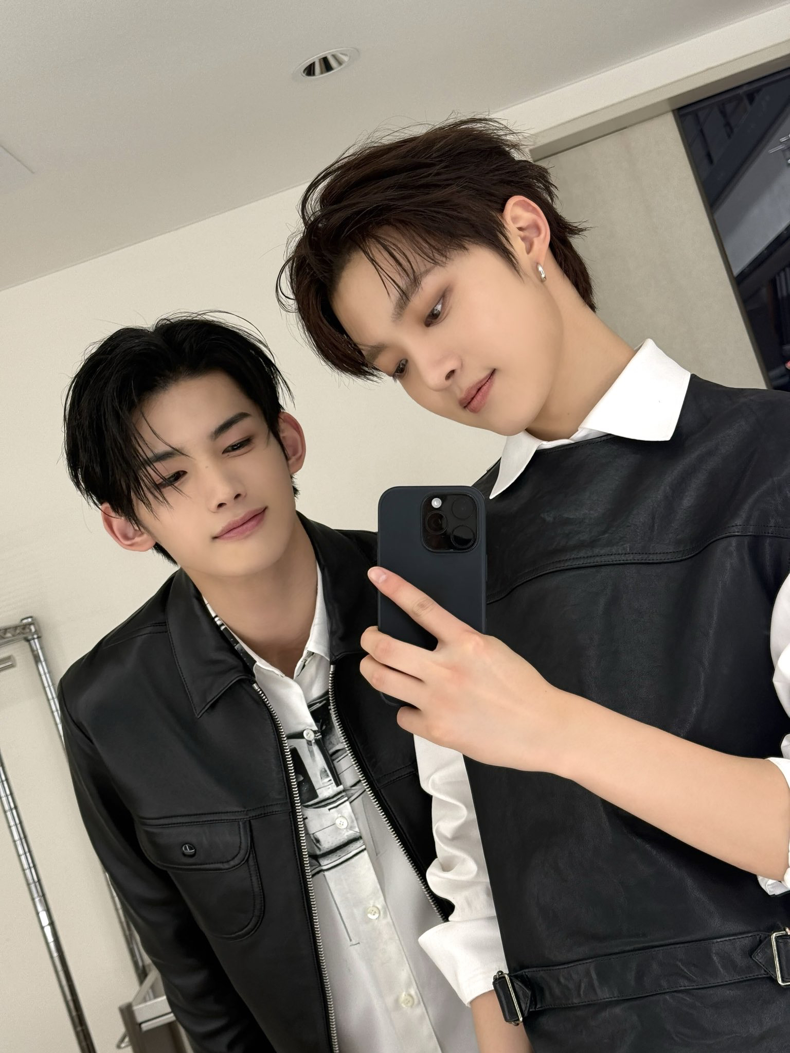 Behind-the-scenes cut of EJ (&TEAM)