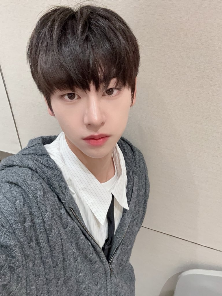 A moment captured by DRIPPIN's fan