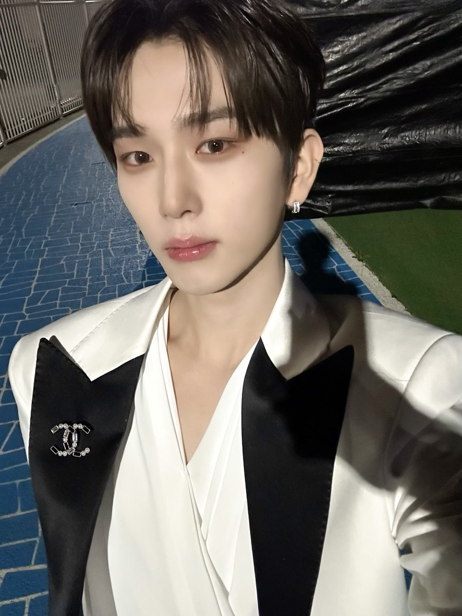 A moment captured by EPEX's fan