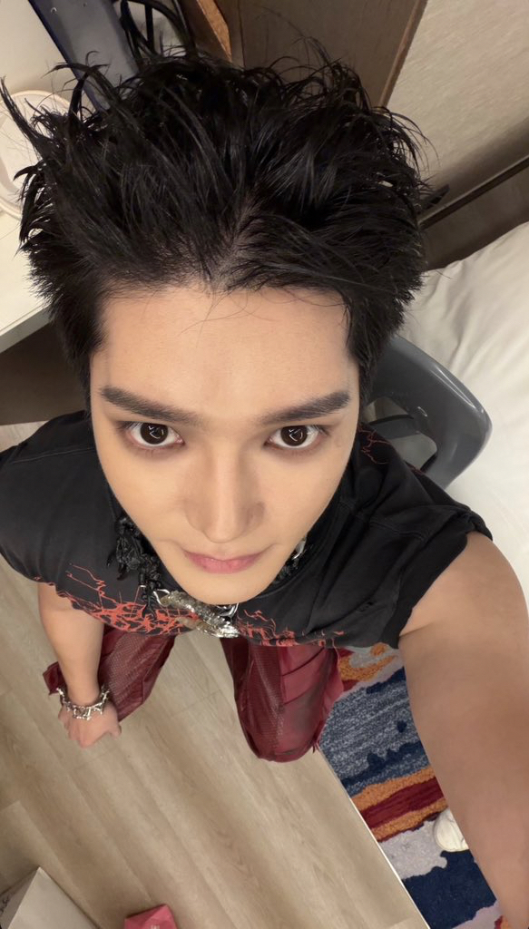 A heartfelt wallpaper shared by Taeyong (NCT 127)'s fans