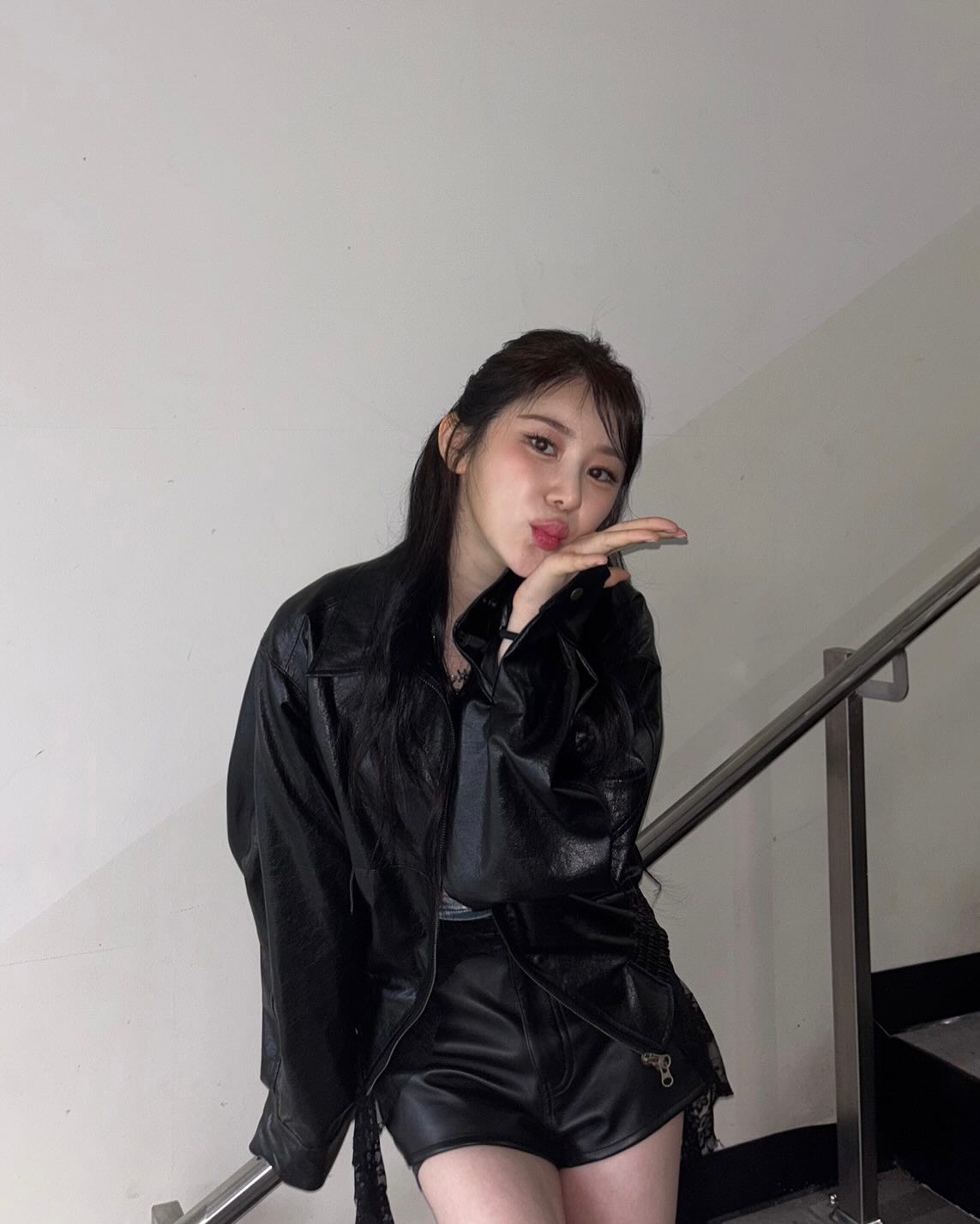 Behind-the-scenes cut of Lee Chaeyeon