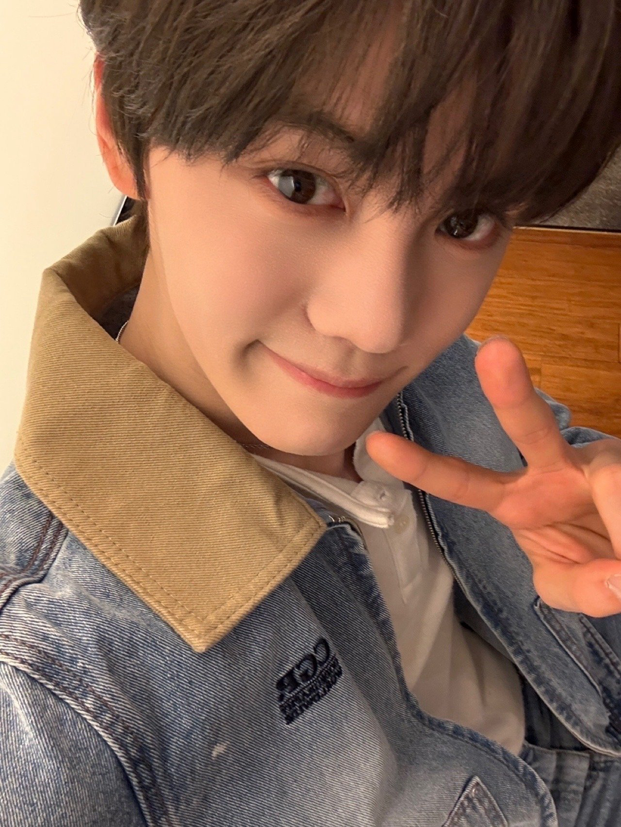 Latest photo of Kim Gyuvin (ZEROBASEONE)