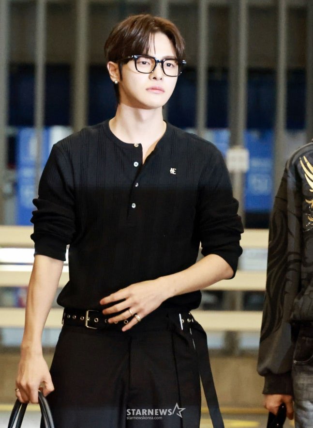 A moment captured by Lee Leo (ALPHA DRIVE ONE)'s fan