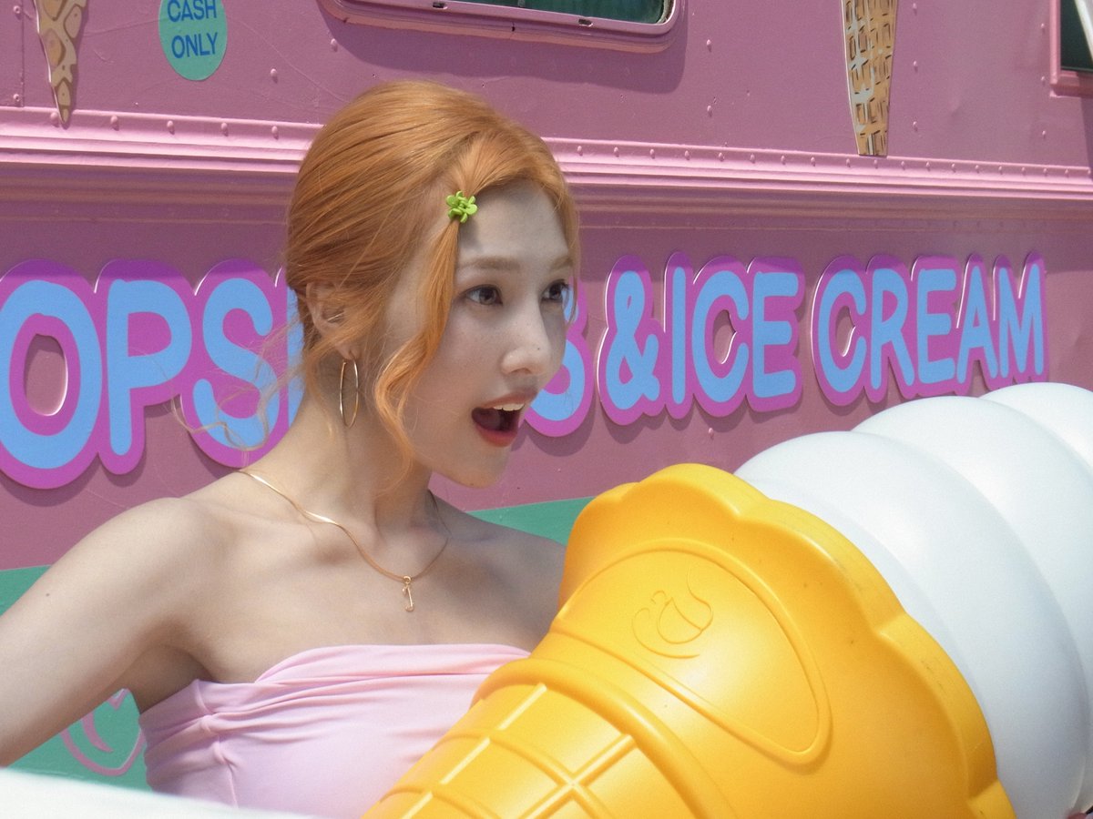 Recent activity shot of Red Velvet
