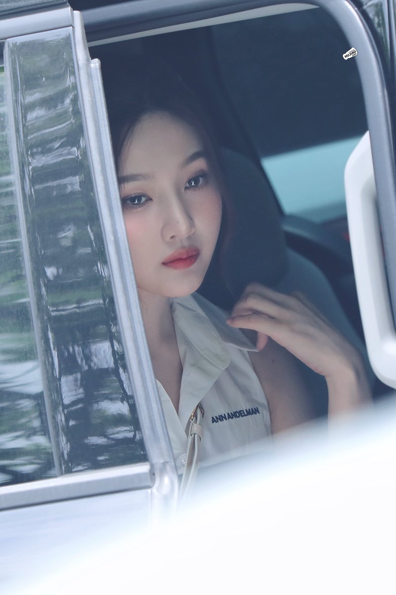 Behind-the-scenes cut of Joy (Red Velvet)