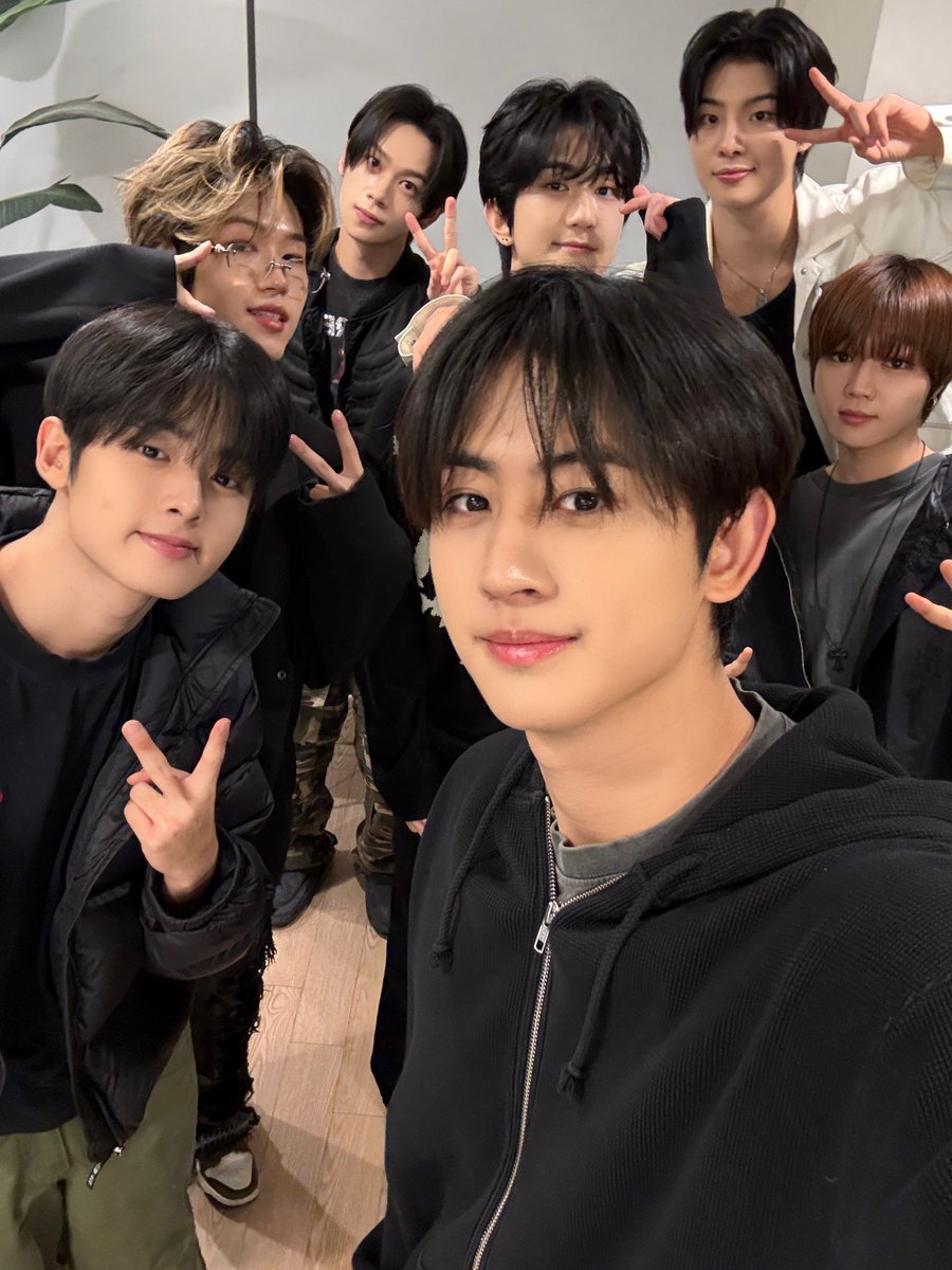 Behind-the-scenes cut of YOUNITE