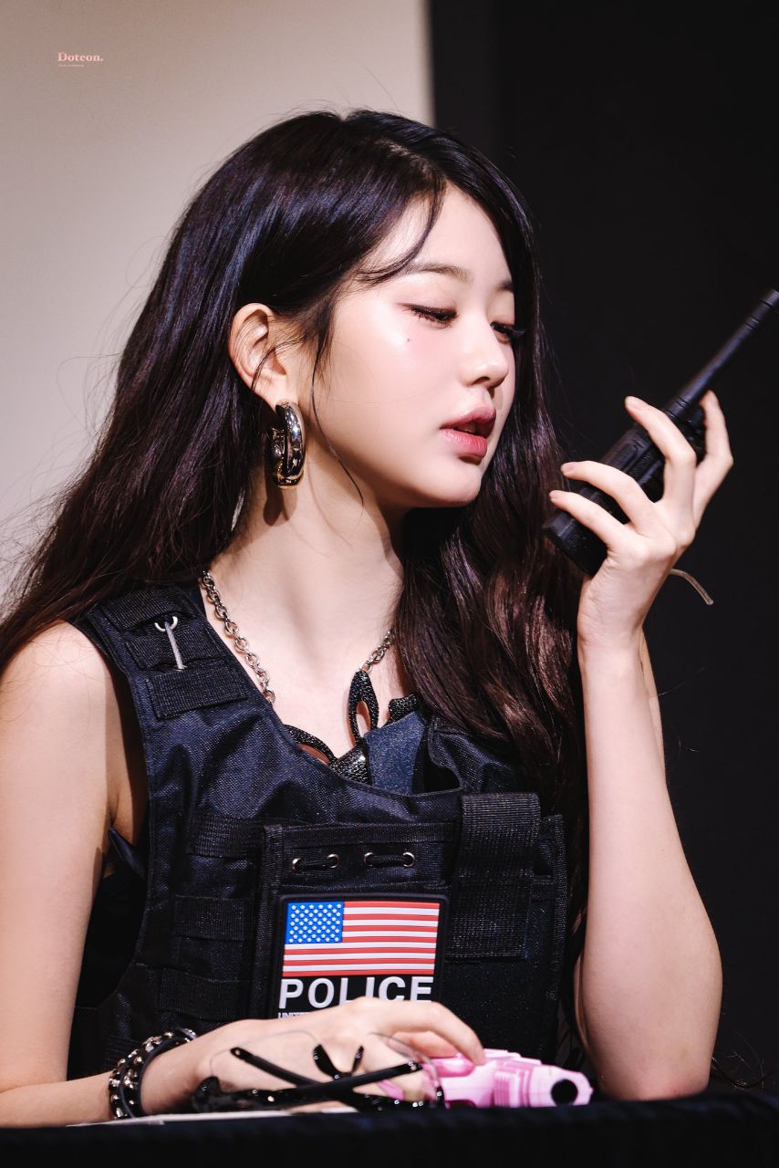 Recent activity shot of Jang Wonyoung (IVE)