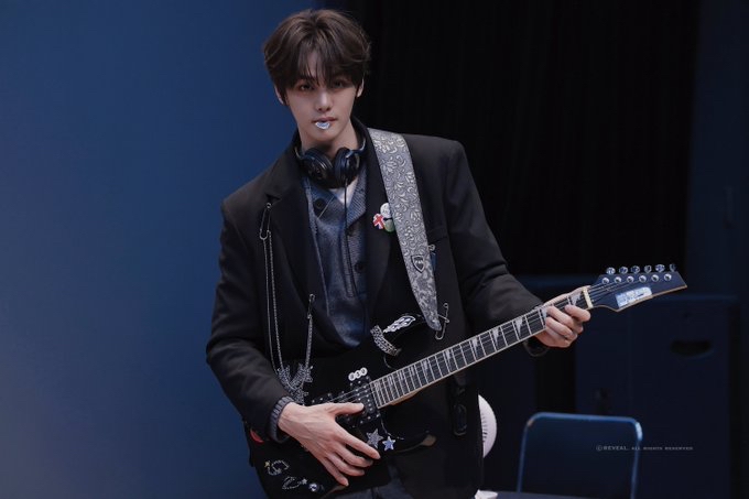 Recent activity shot of Kim Gyuvin (ZEROBASEONE)