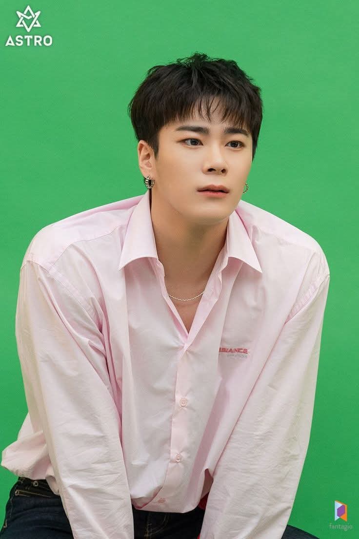Latest photo of Moonbin (ASTRO)