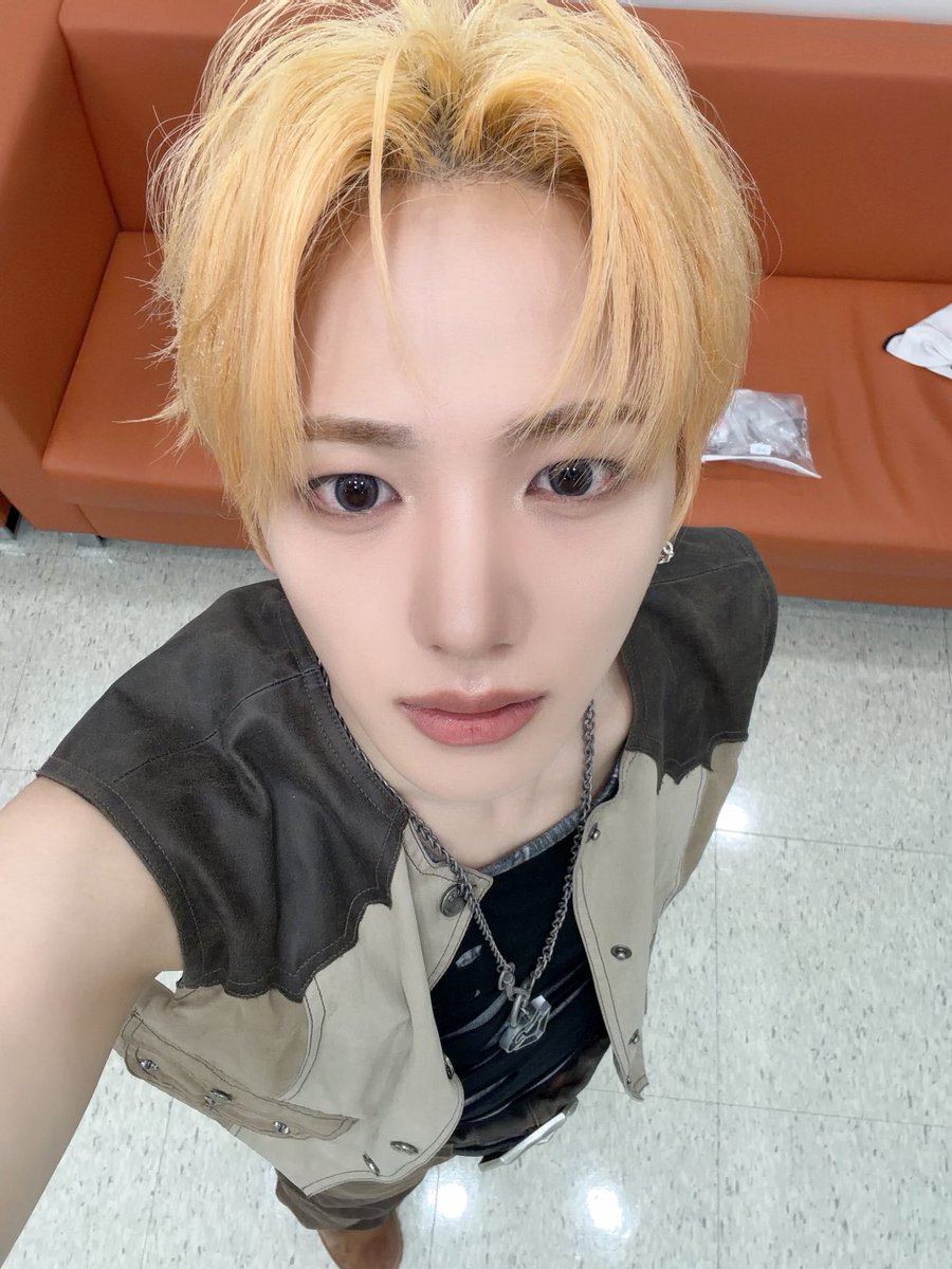 Behind-the-scenes cut of Xikers