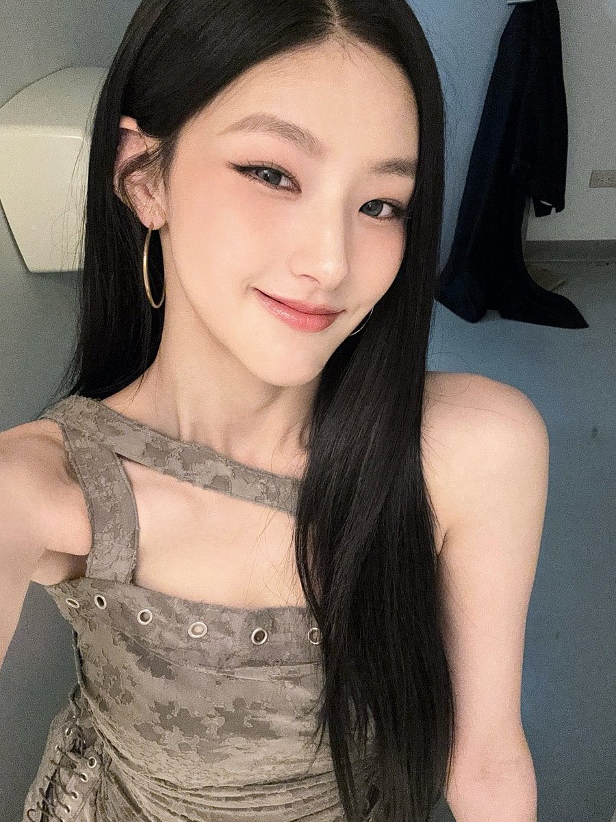 Latest photo of KISS OF LIFE