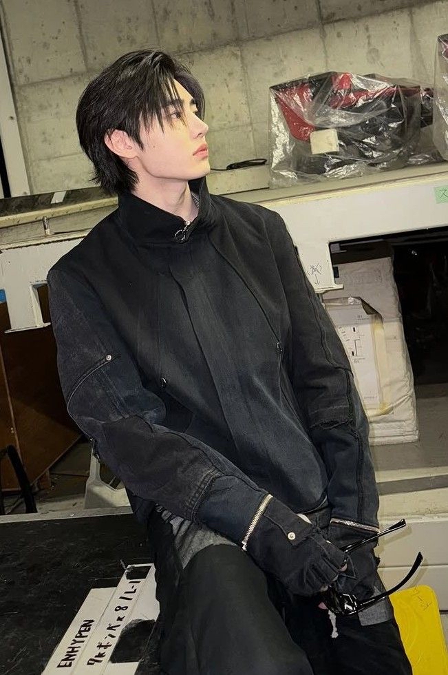Foto terbaru Sunghoon (ENHYPEN)