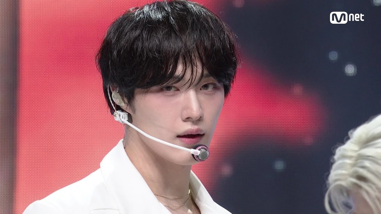 Behind-the-scenes cut of CIX