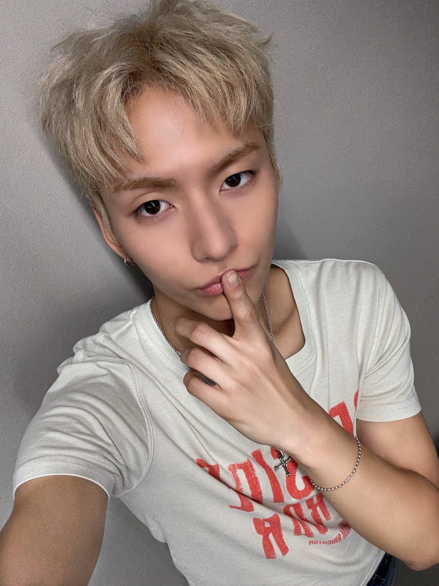 A moment captured by Xdinary Heroes's fan