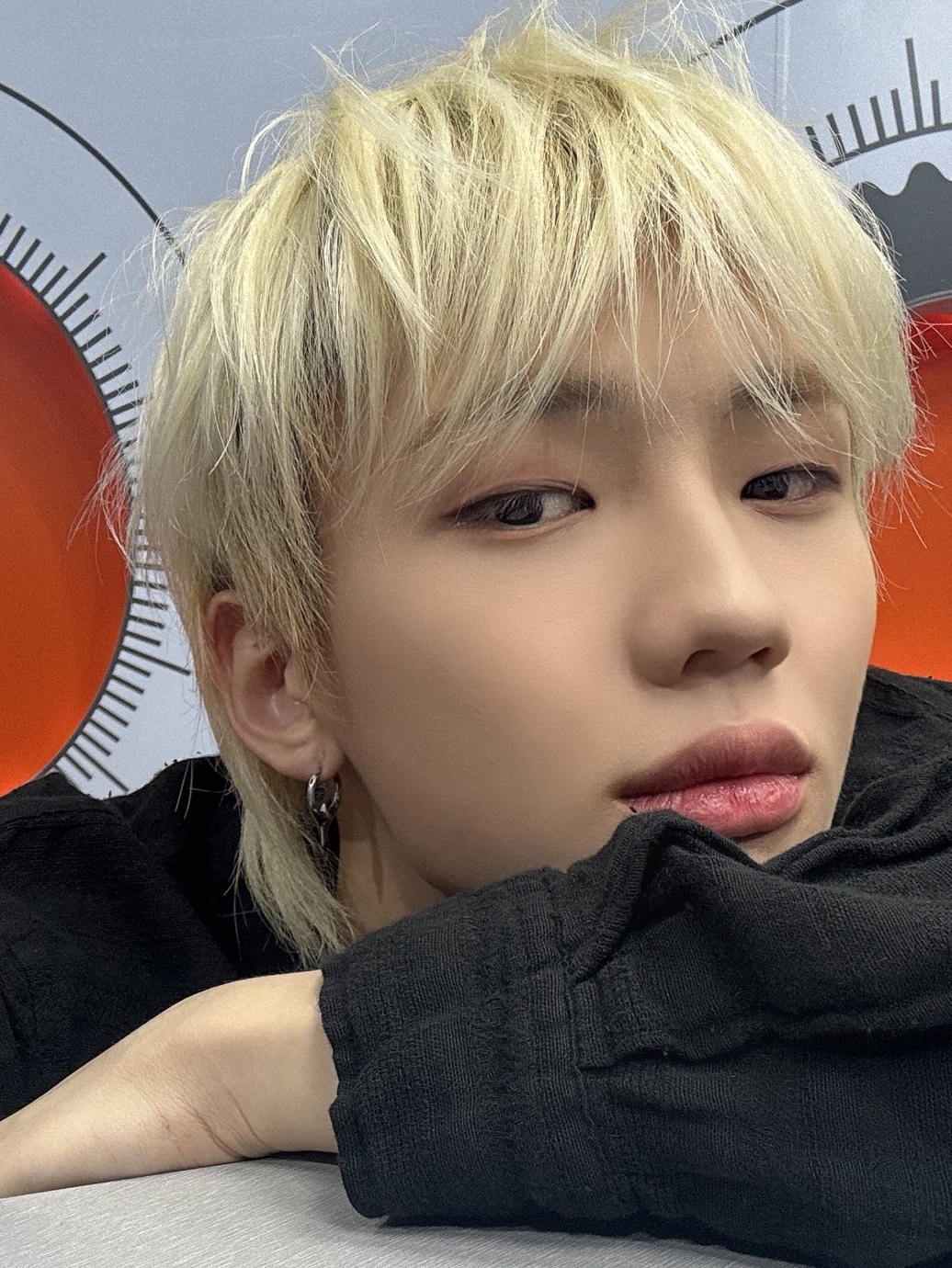 Behind-the-scenes cut of Junhyeok (TNX)