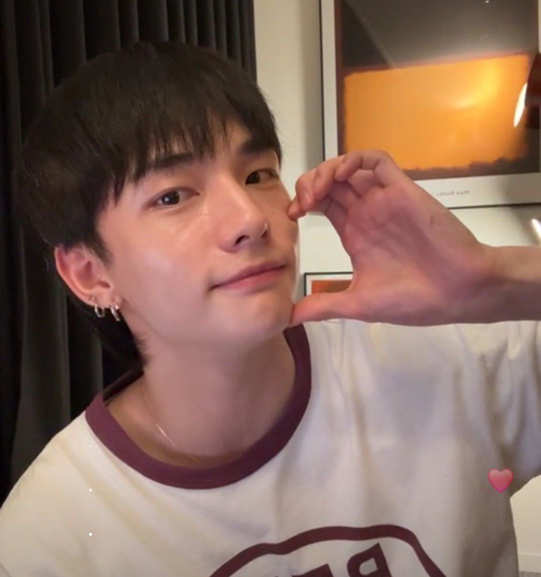 Latest photo of Hyunjin (Stray Kids)