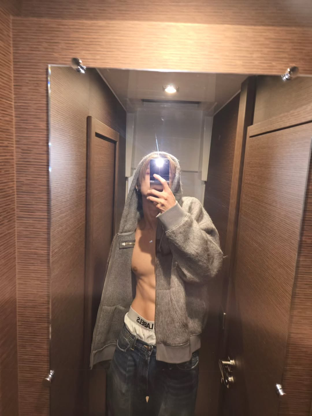 Foto aktivitas terbaru Yeonjun (TOMORROW X TOGETHER)