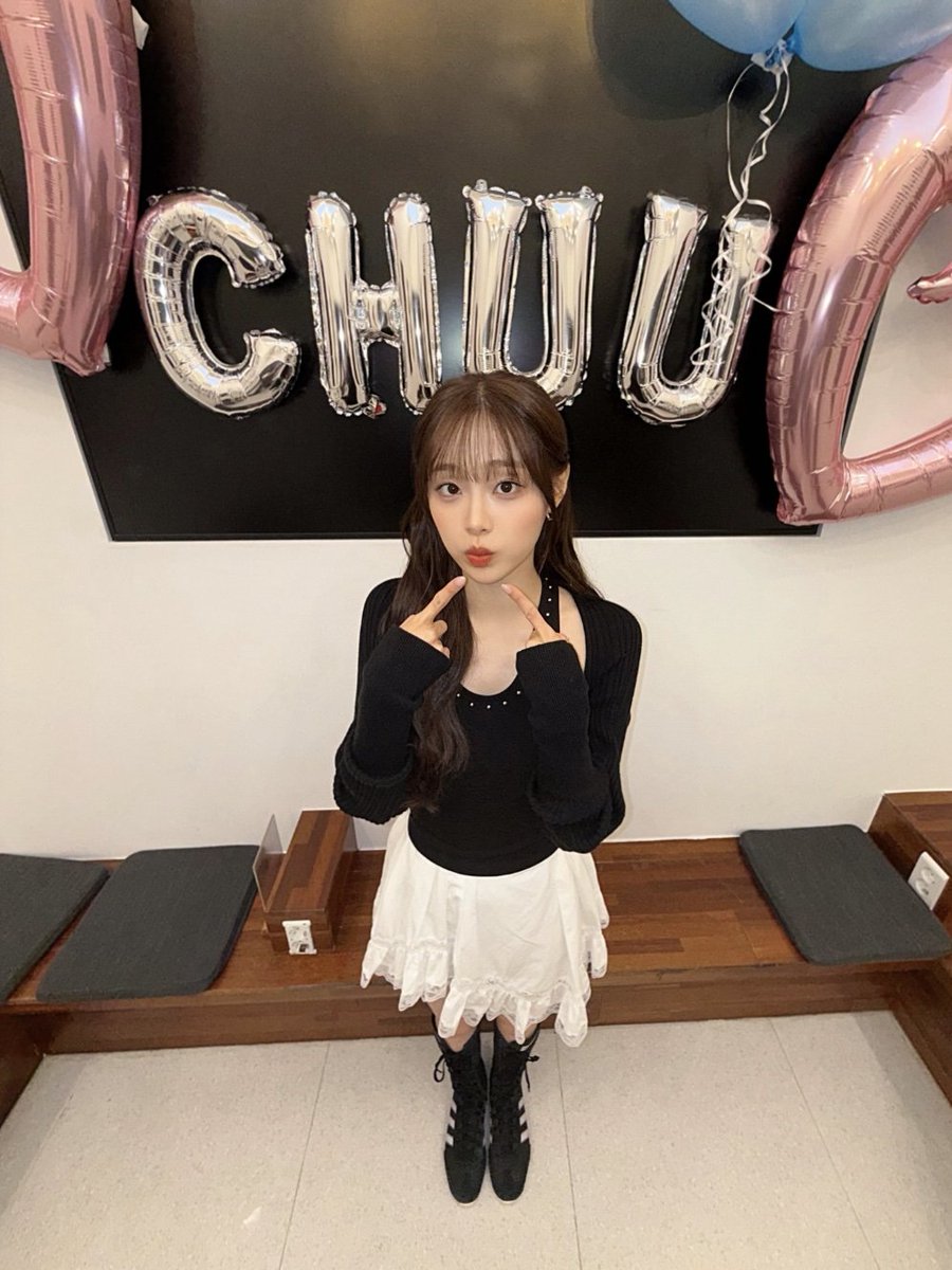 Behind-the-scenes cut of Chuu