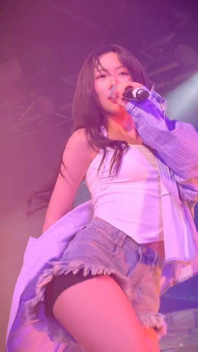 A moment captured by DREAMCATCHER's fan