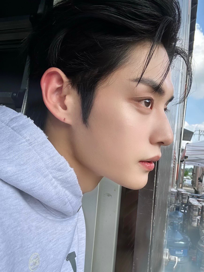 Latest photo of Kim Jiwoong (ZEROBASEONE)