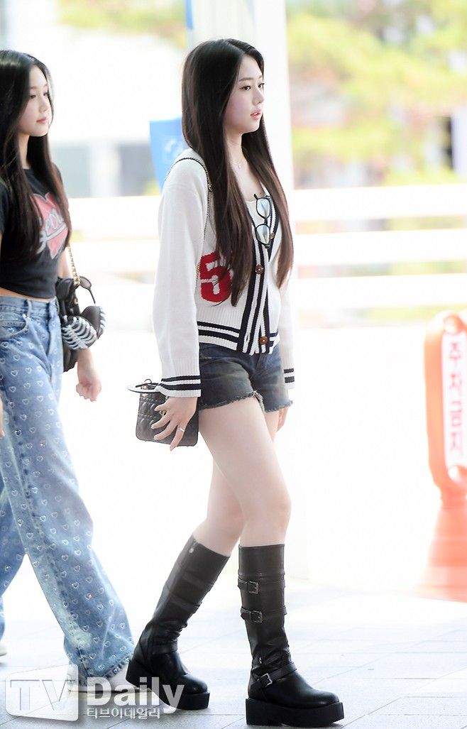 Latest photo of Rora (BABYMONSTER)