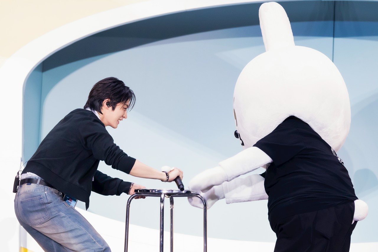 A moment captured by Lee Know (Stray Kids)'s fan