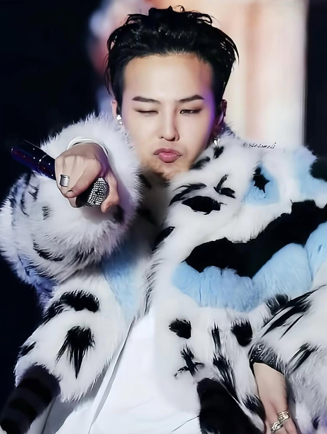 G-DRAGON (BIGBANG)的最新活動照片